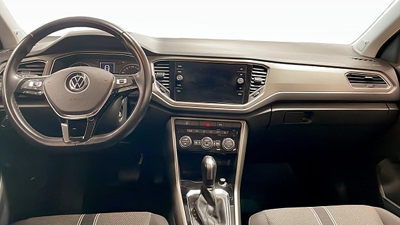 Volkswagen T-Roc 10 of 12
