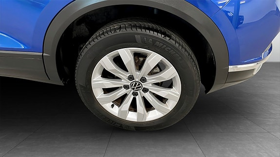 Volkswagen T-Roc 6 of 12