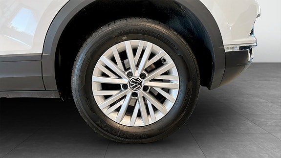 Volkswagen T-Roc 6 of 16