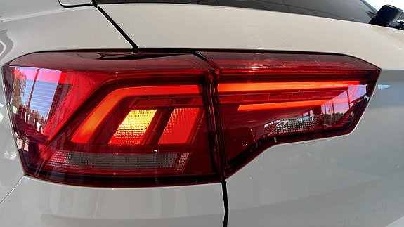 Volkswagen T-Roc 13 of 16