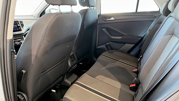 Volkswagen T-Roc 11 of 16
