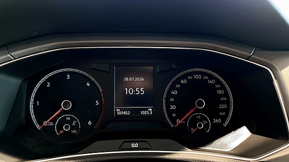 Volkswagen T-Roc 16 of 16