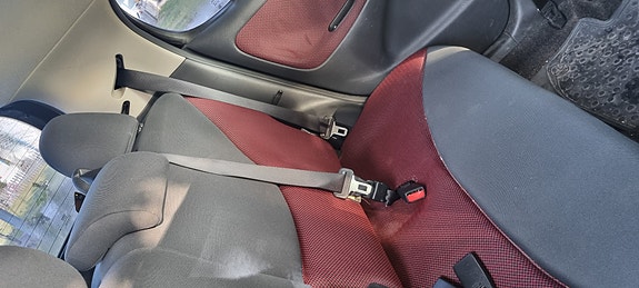 Toyota Yaris 4 of 10