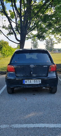 Toyota Yaris 3 of 10