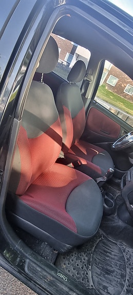 Toyota Yaris 6 of 10