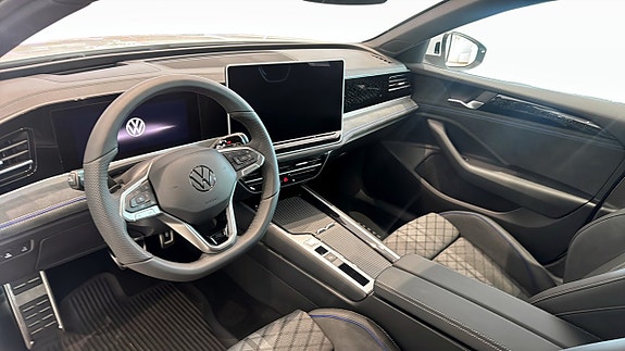 Volkswagen Passat 2 of 16