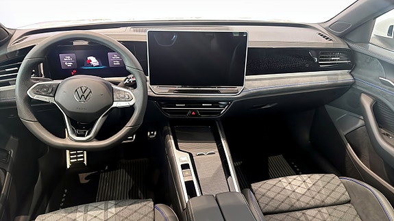 Volkswagen Passat 12 of 16