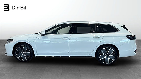 Volkswagen Passat 3 of 16