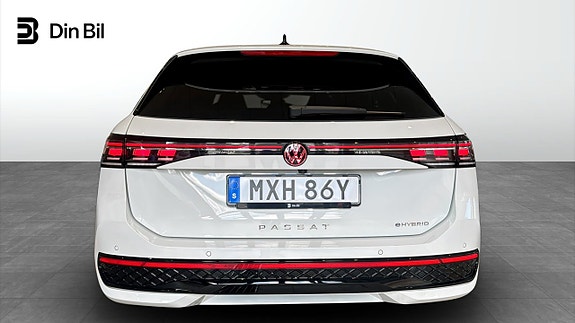 Volkswagen Passat 9 of 16