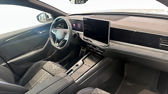 Volkswagen Passat 4 of 16