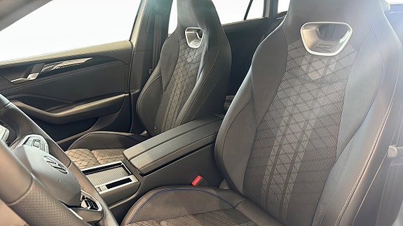 Volkswagen Passat 11 of 16