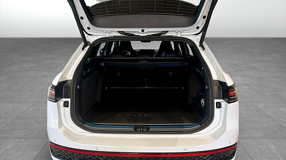 Volkswagen Passat 14 of 16