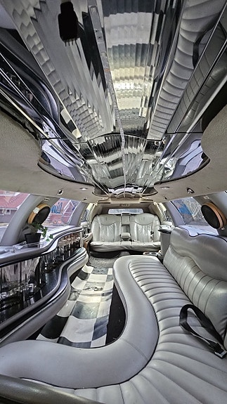 Lincoln Town Car 5 of 6