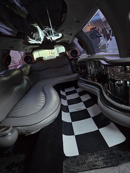 Lincoln Town Car 6 of 6