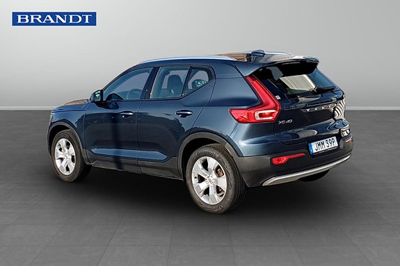 Volvo XC40 2 of 9