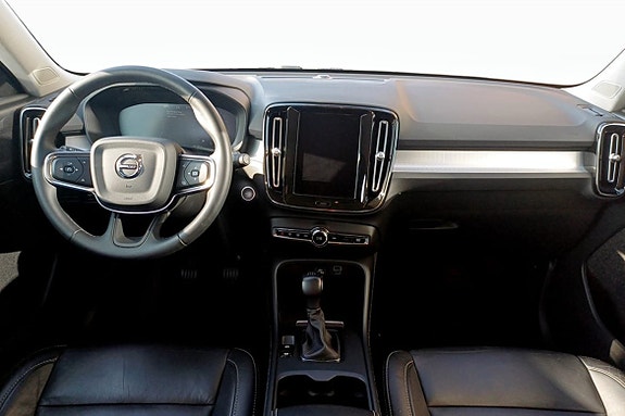 Volvo XC40 4 of 9
