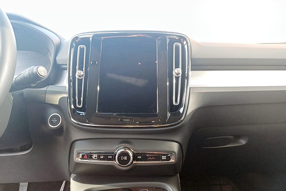 Volvo XC40 6 of 9