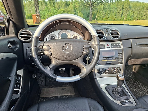 Mercedes-Benz CLK200 6 of 8