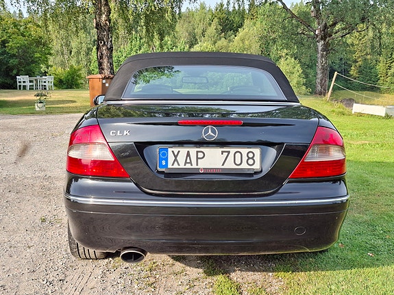 Mercedes-Benz CLK200 4 of 8
