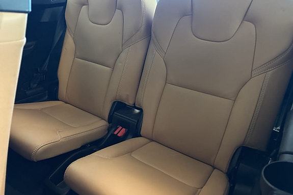 Volvo XC90 28 of 30