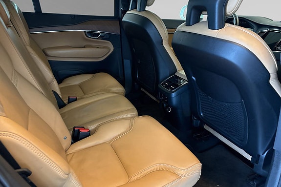 Volvo XC90 11 of 30
