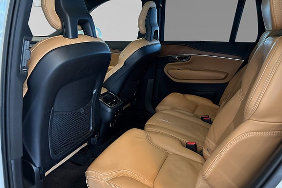 Volvo XC90 8 of 30