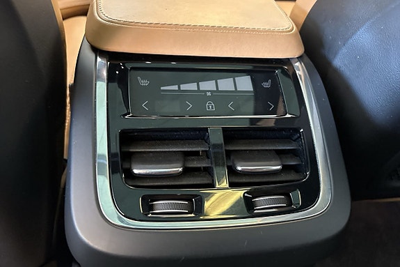 Volvo XC90 12 of 30