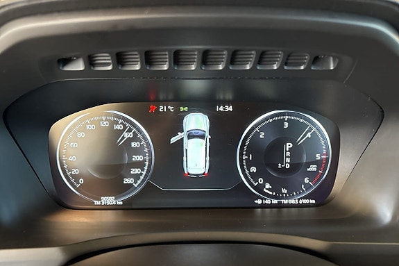 Volvo XC90 18 of 30