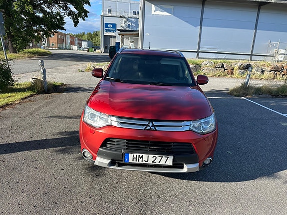 Mitsubishi Outlander 2 of 16
