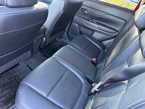 Mitsubishi Outlander 9 of 16