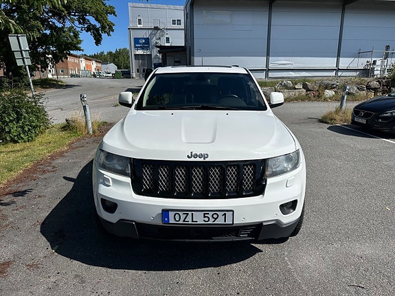 Jeep Grand Cherokee 2 of 13