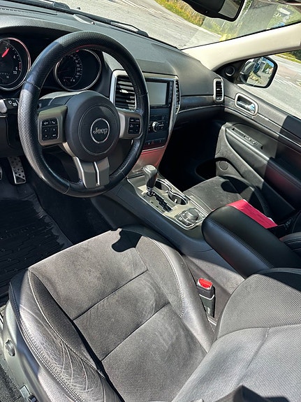 Jeep Grand Cherokee 10 of 13