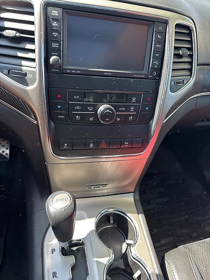 Jeep Grand Cherokee 11 of 13