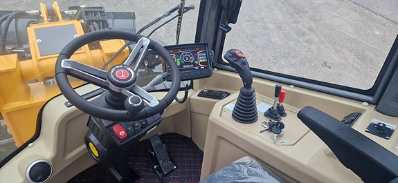 Ny lastare 4500kg/Yanmar+3 redskap 225,000:- 5 of 7