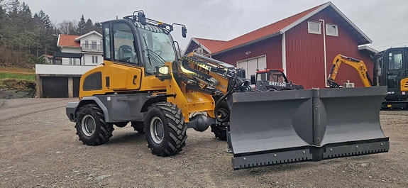 Ny lastare 4500kg/Yanmar+3 redskap 225,000:- 3 of 7