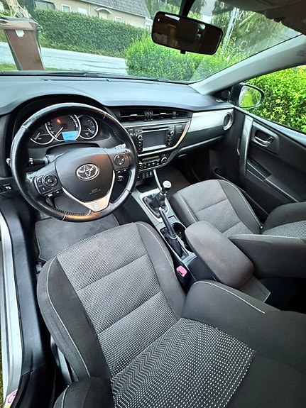 Toyota Auris 4 of 5