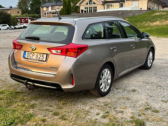 Toyota Auris 3 of 5