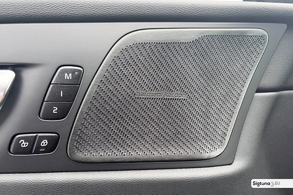 Volvo XC60 17 of 30