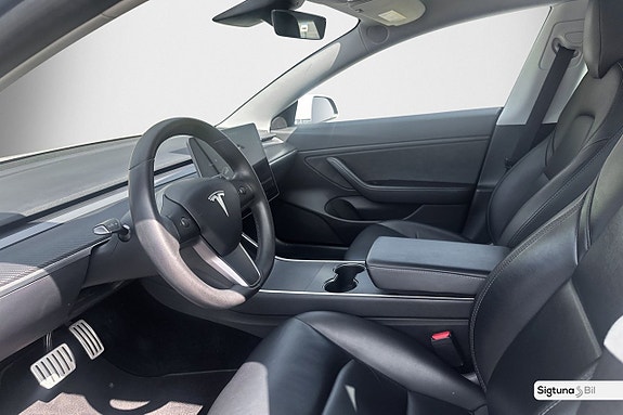 Tesla Model 3 11 of 25