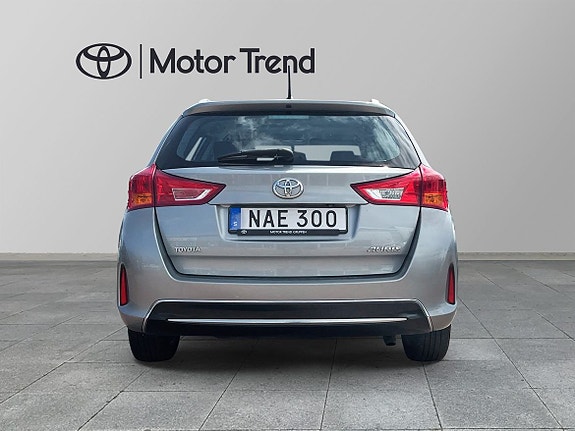 Toyota Auris 4 of 11