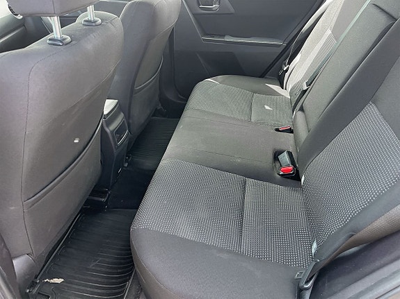 Toyota Auris 8 of 11