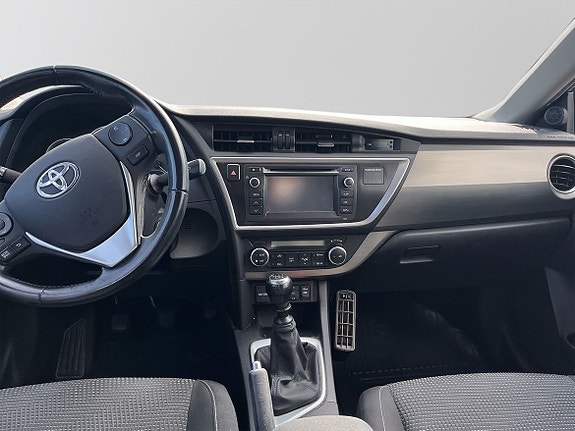 Toyota Auris 9 of 11