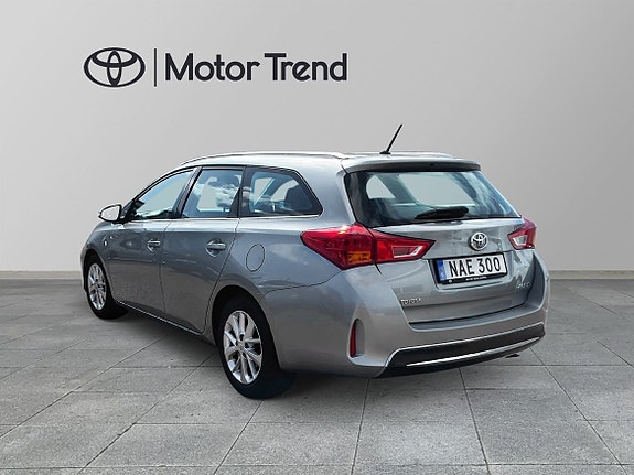 Toyota Auris 2 of 11