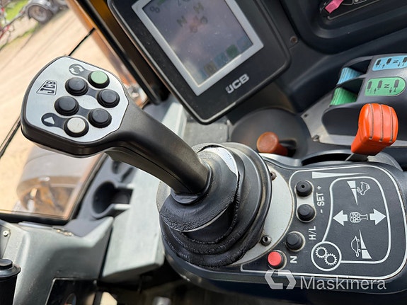 Traktor JCB Fasttrack 8250 26 of 27
