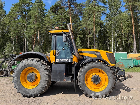 Traktor JCB Fasttrack 8250 4 of 27