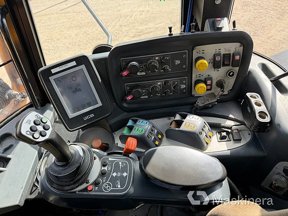 Traktor JCB Fasttrack 8250 25 of 27