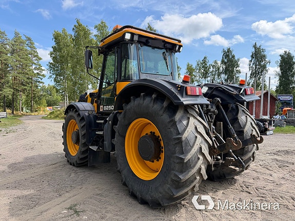 Traktor JCB Fasttrack 8250 7 of 27