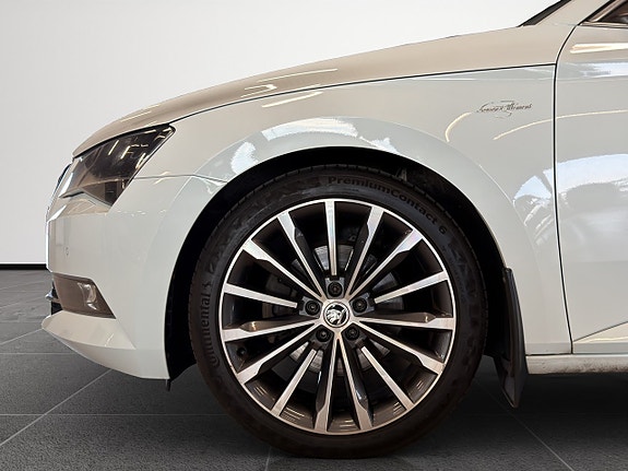 Skoda Superb 9 of 28