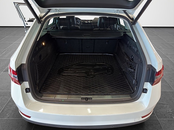 Skoda Superb 27 of 28