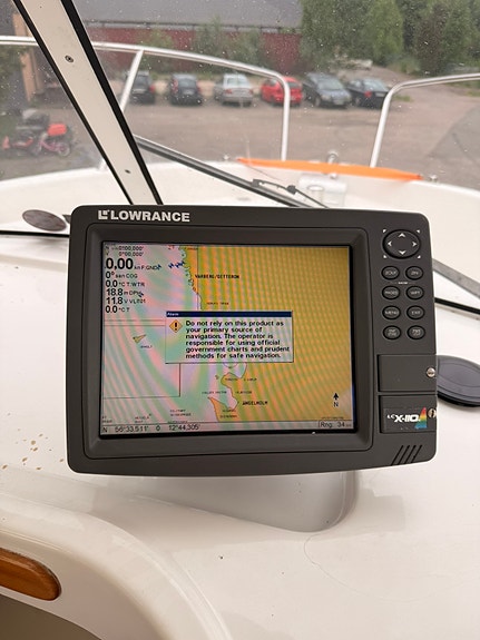 Arvor 250 AS Deluxe Cummins 230hk | Lowrance | Kran 20 of 21